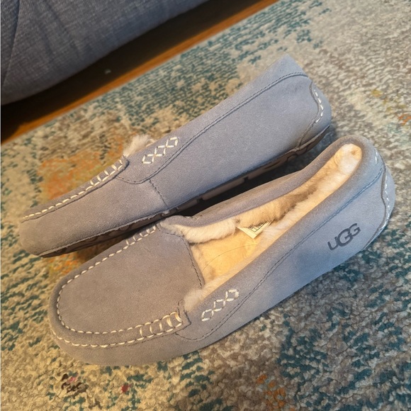 UGG Shoes - UGG Cream and Gray Slippers